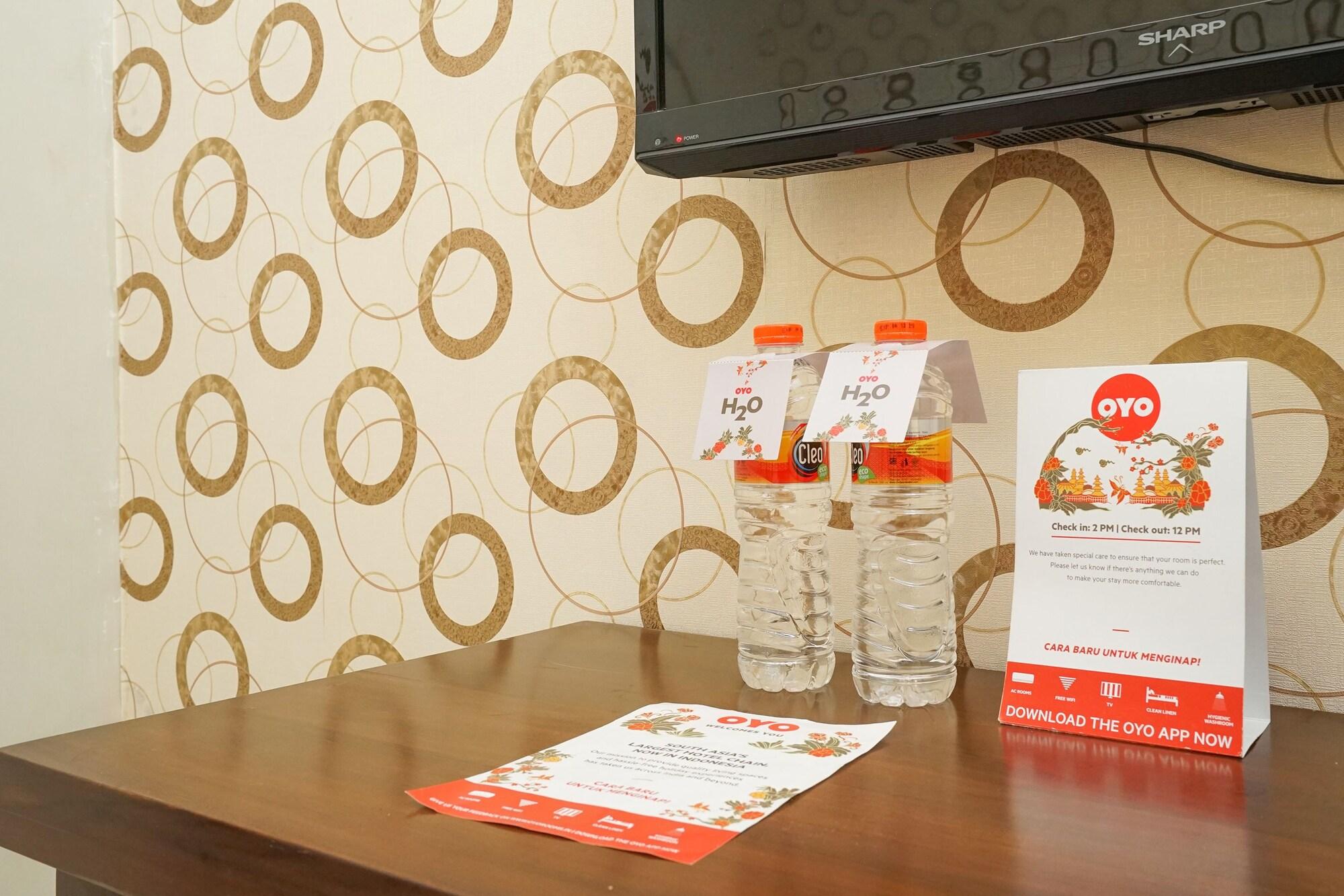 Oyo 282 Putri Utari Residence Malang Esterno foto