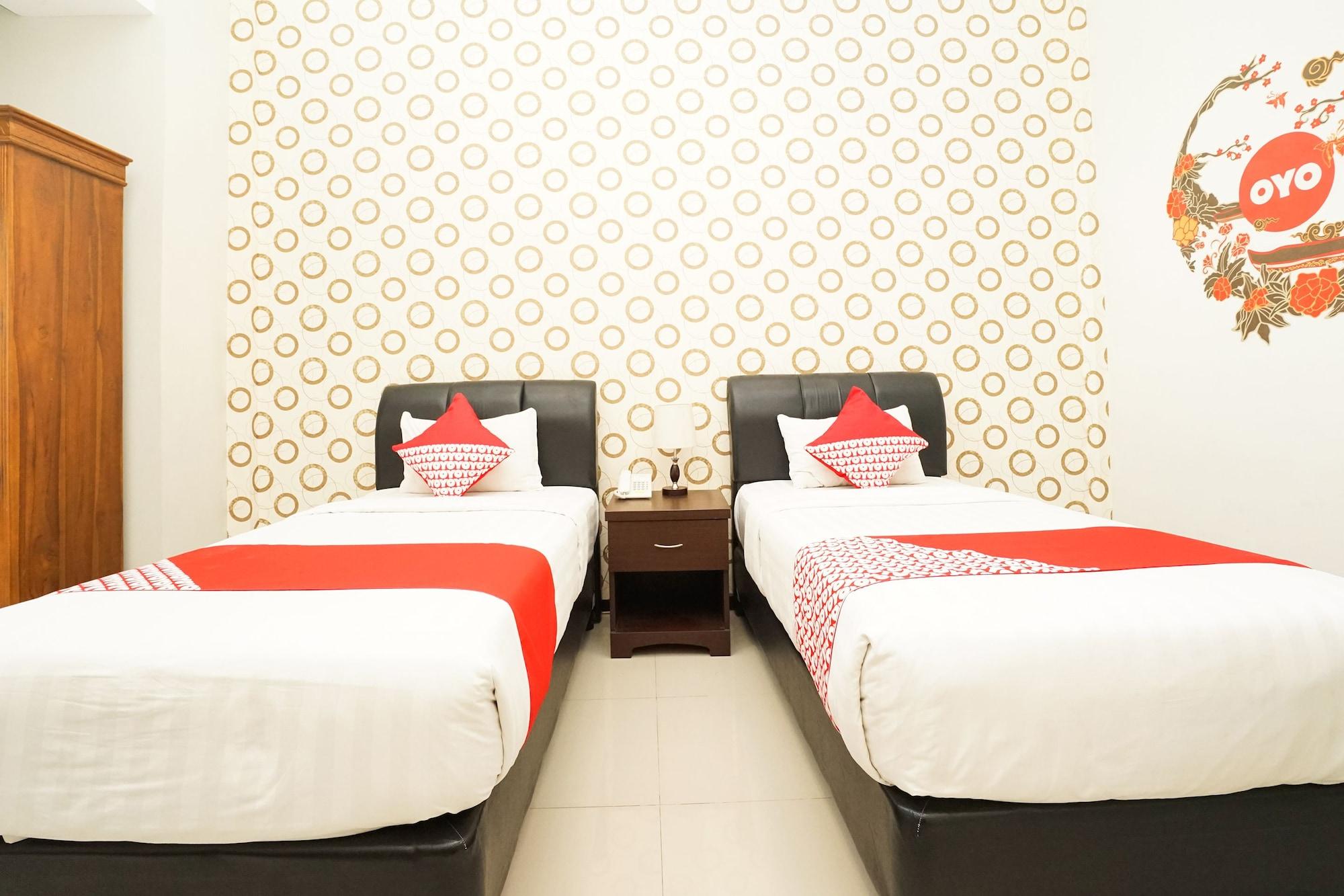 Oyo 282 Putri Utari Residence Malang Esterno foto