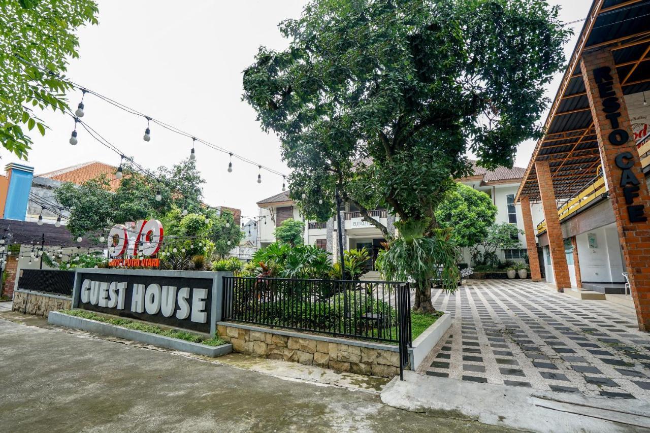Oyo 282 Putri Utari Residence Malang Esterno foto