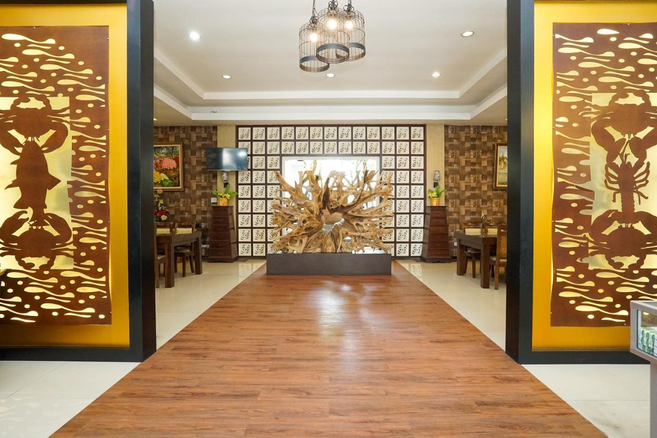 Oyo 282 Putri Utari Residence Malang Esterno foto