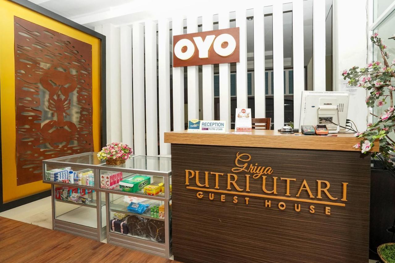 Oyo 282 Putri Utari Residence Malang Esterno foto