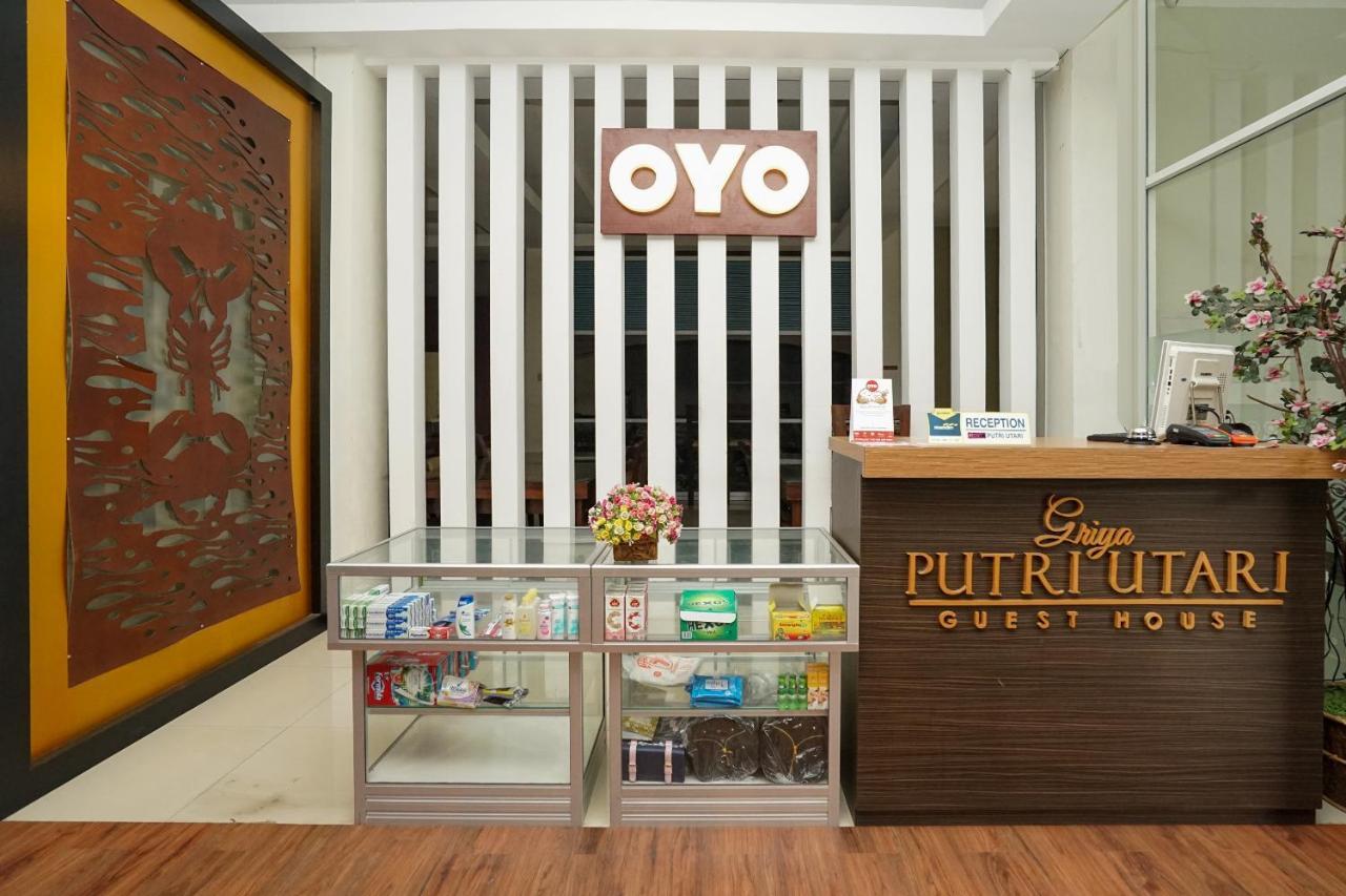 Oyo 282 Putri Utari Residence Malang Esterno foto
