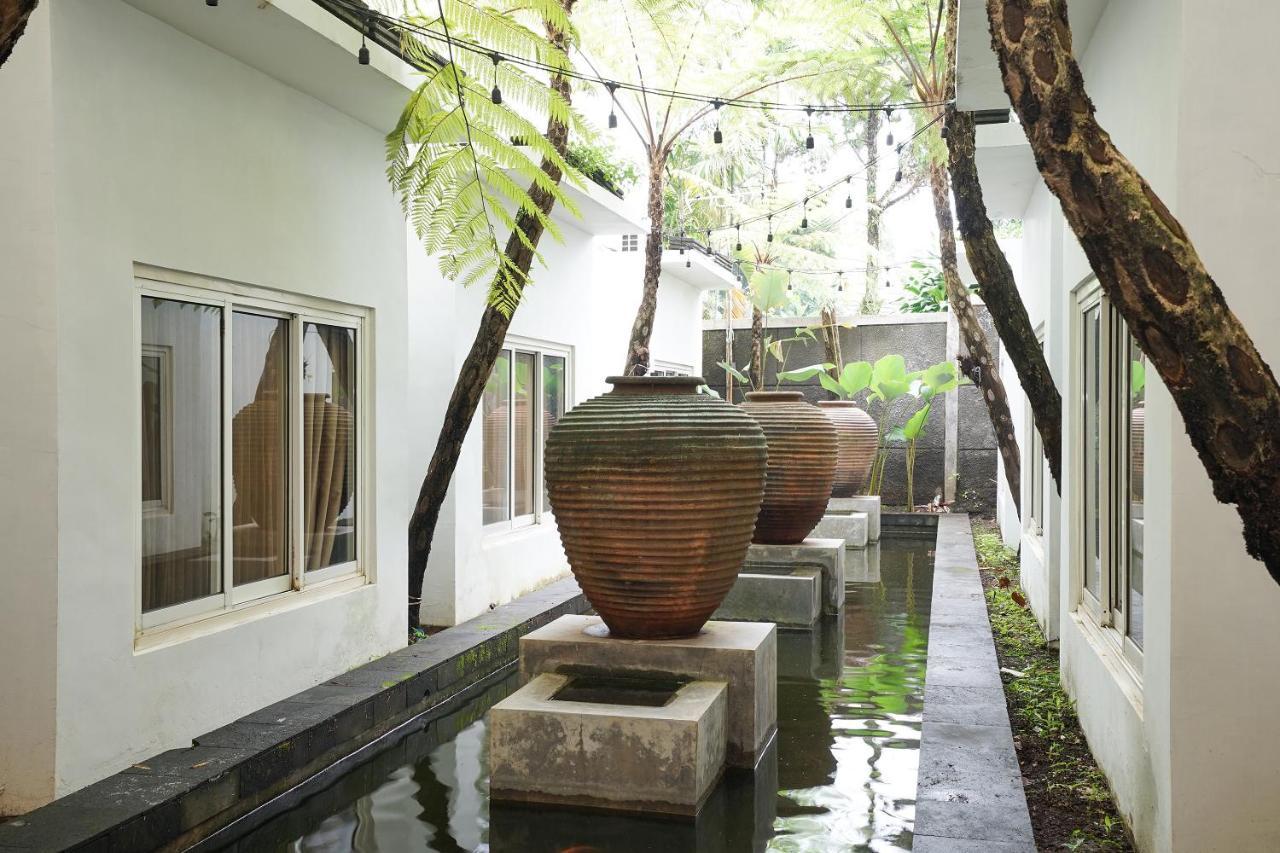 Oyo 282 Putri Utari Residence Malang Esterno foto