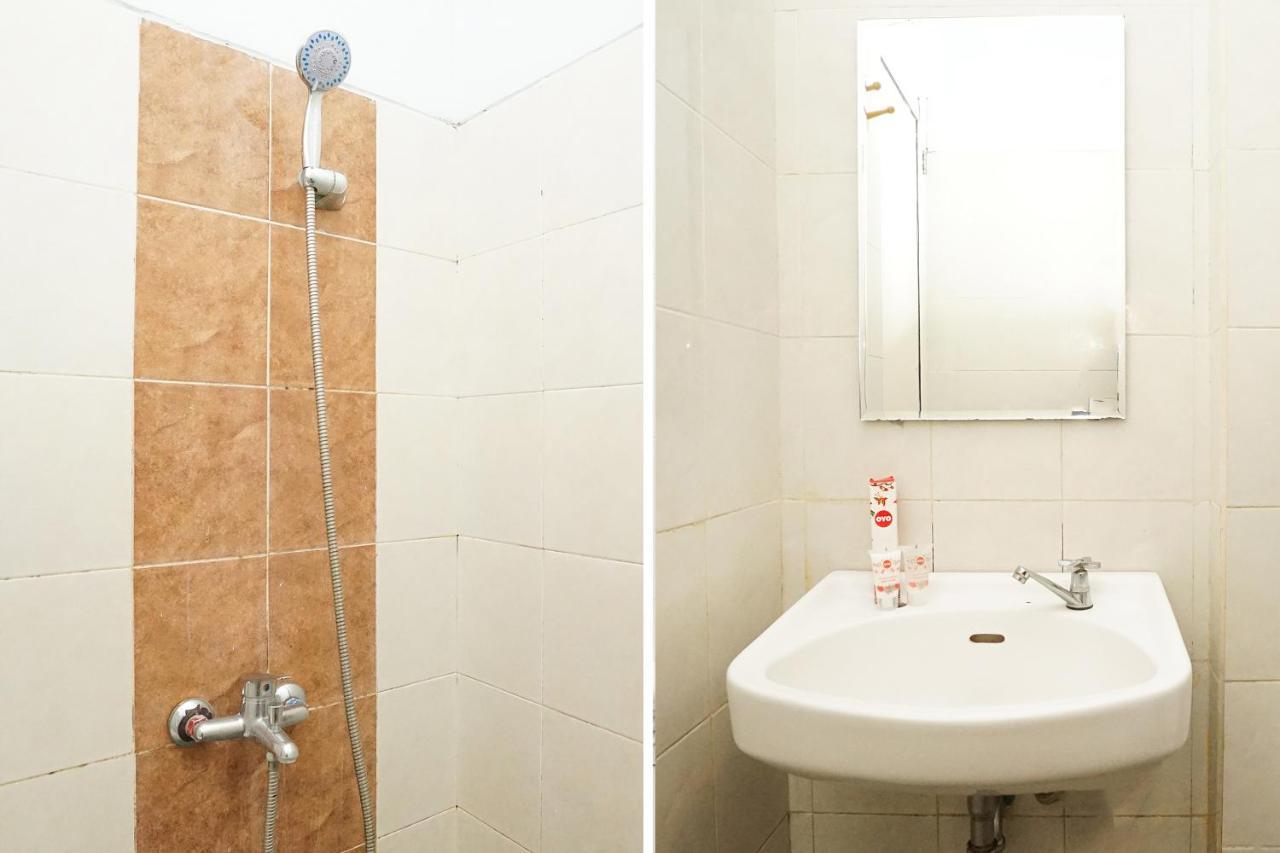 Oyo 282 Putri Utari Residence Malang Esterno foto