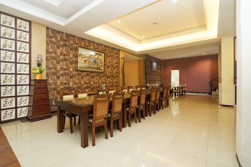 Oyo 282 Putri Utari Residence Malang Esterno foto